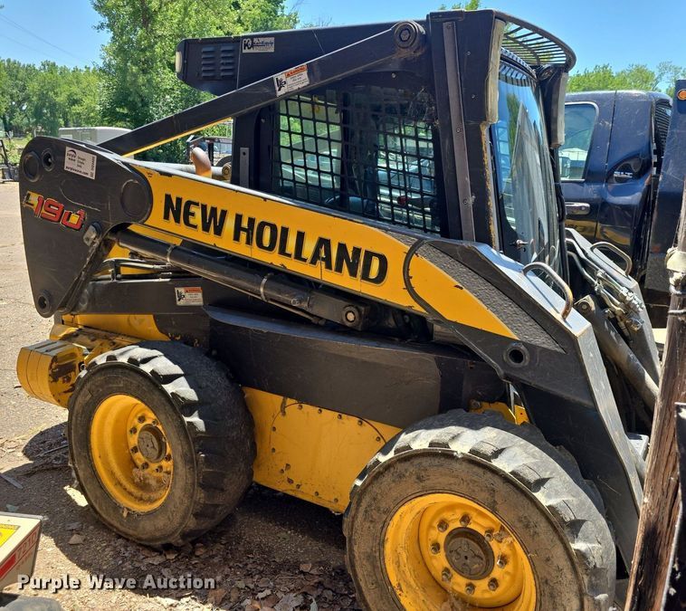 image for item DQ4400 2008 New Holland L190 skid steer loader