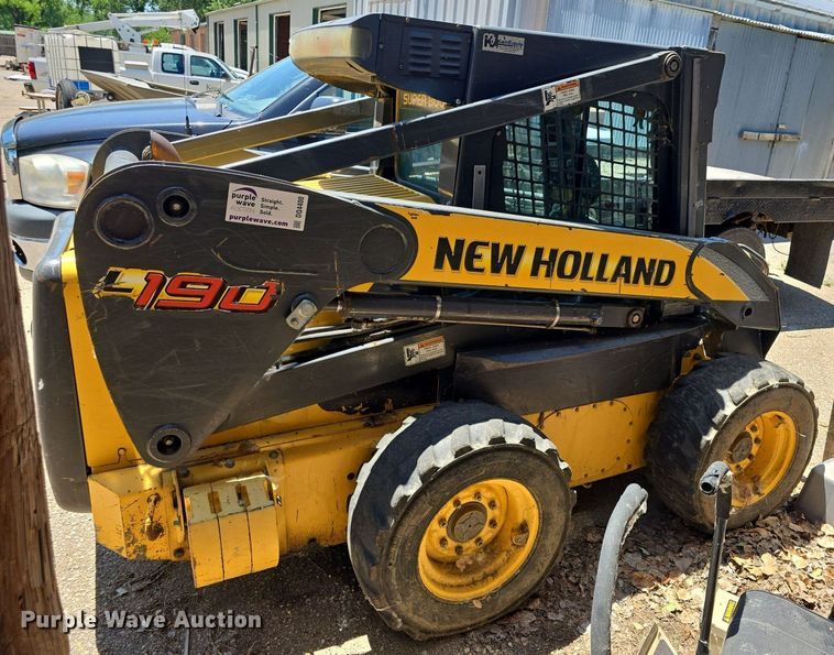 image for item DQ4400 2008 New Holland L190 skid steer loader
