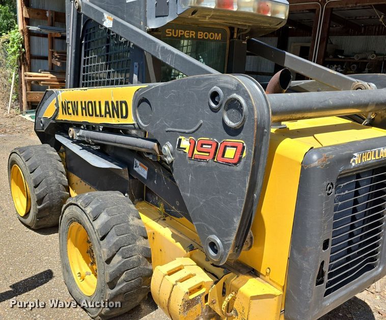 image for item DQ4400 2008 New Holland L190 skid steer loader