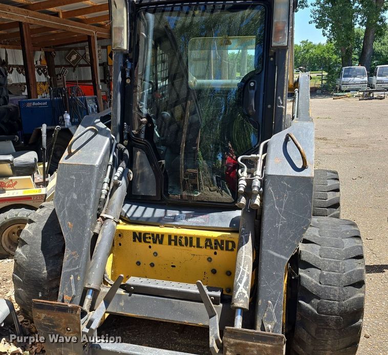 image for item DQ4400 2008 New Holland L190 skid steer loader