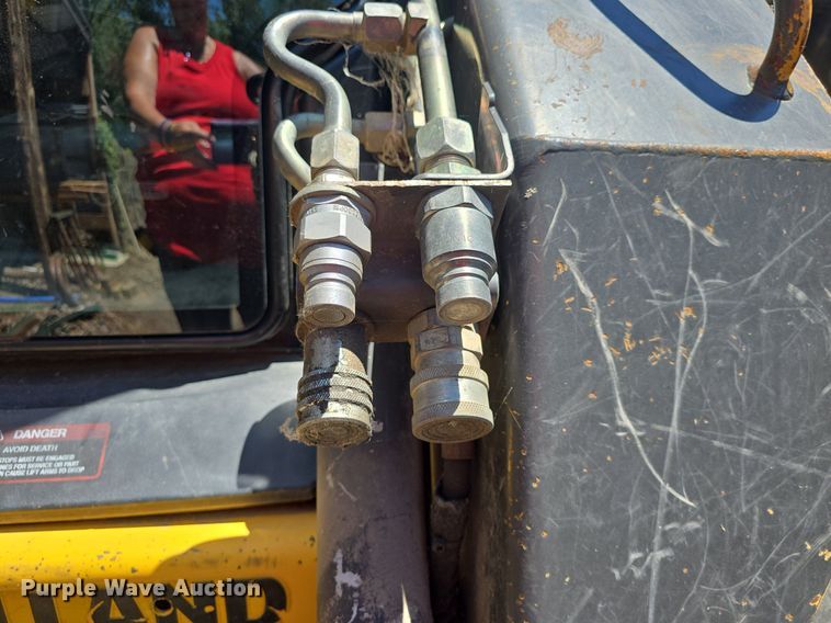 image for item DQ4400 2008 New Holland L190 skid steer loader