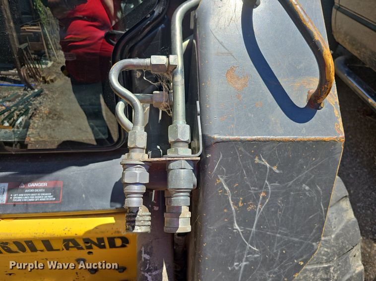 image for item DQ4400 2008 New Holland L190 skid steer loader