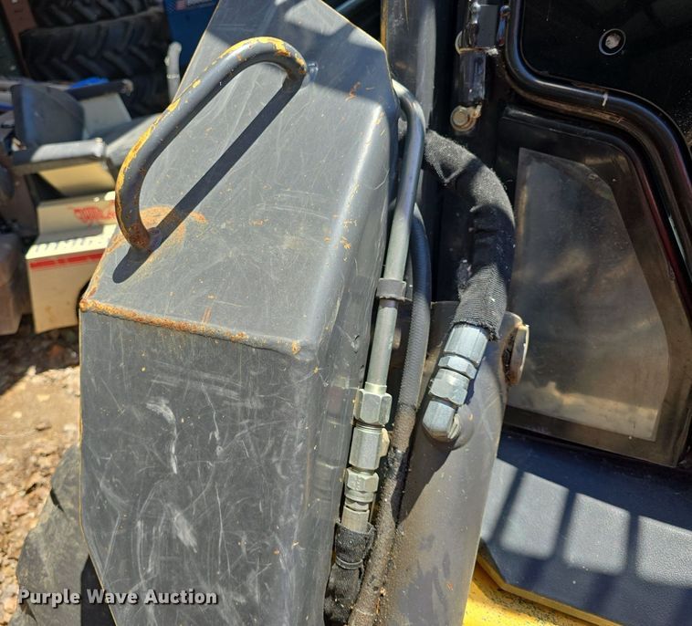 image for item DQ4400 2008 New Holland L190 skid steer loader