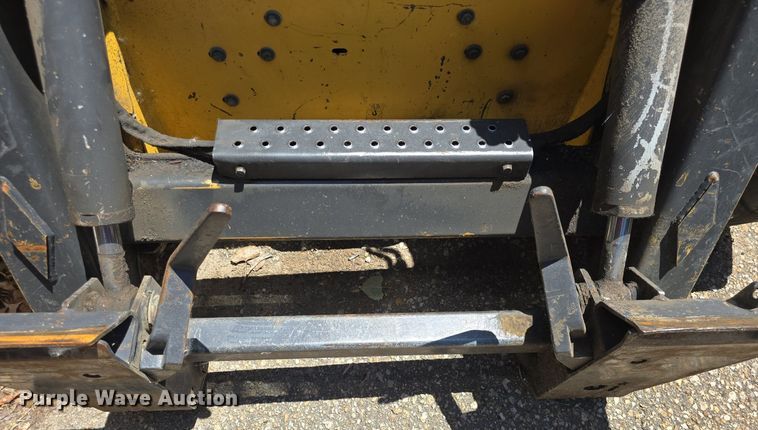 image for item DQ4400 2008 New Holland L190 skid steer loader