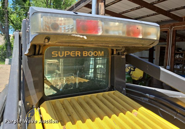 image for item DQ4400 2008 New Holland L190 skid steer loader