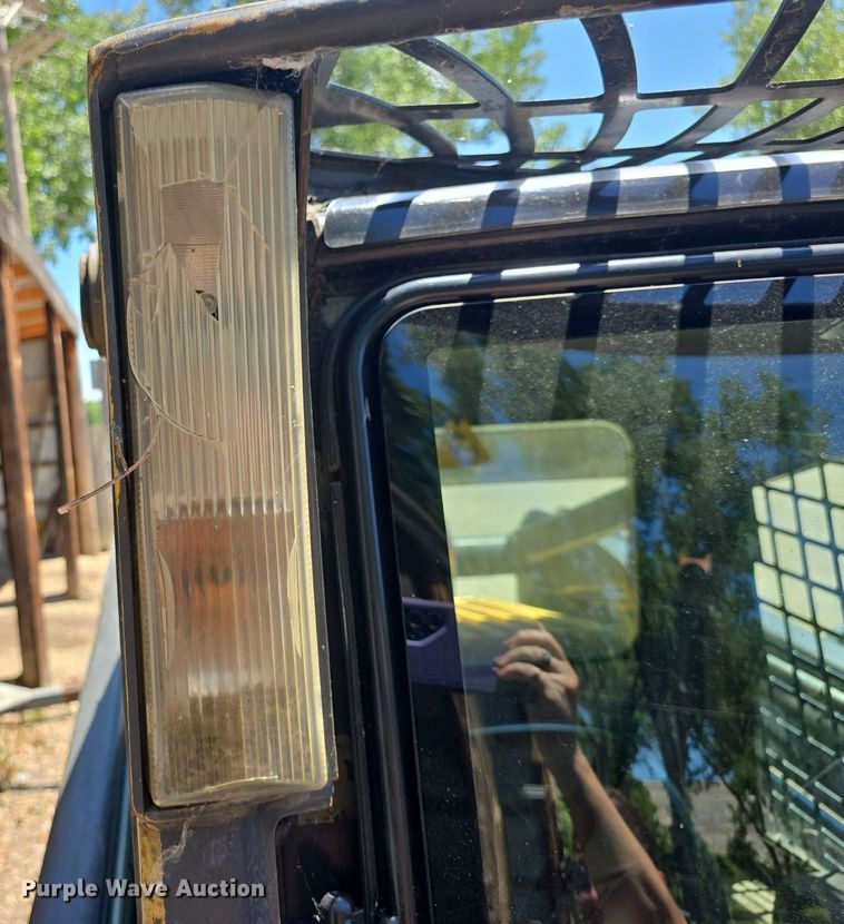 image for item DQ4400 2008 New Holland L190 skid steer loader