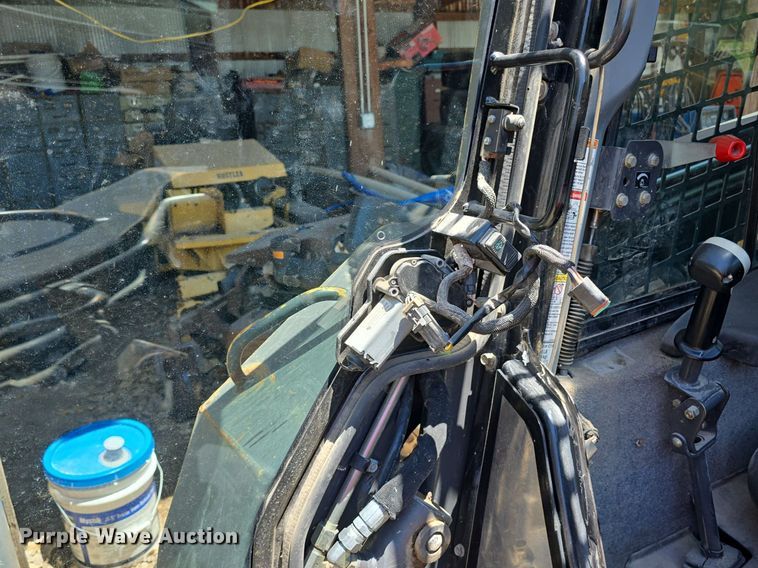 image for item DQ4400 2008 New Holland L190 skid steer loader