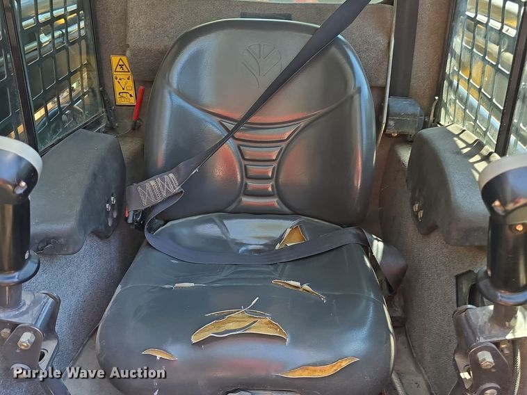 image for item DQ4400 2008 New Holland L190 skid steer loader