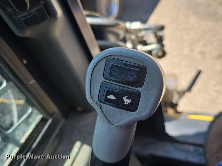 image for item DQ4400 2008 New Holland L190 skid steer loader