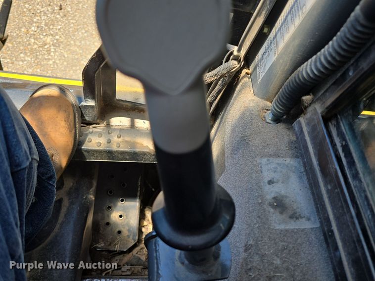 image for item DQ4400 2008 New Holland L190 skid steer loader