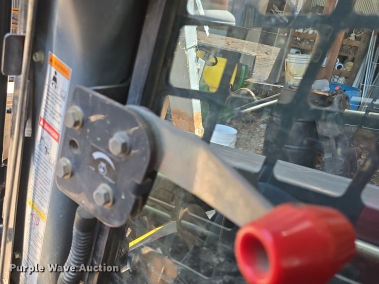 image for item DQ4400 2008 New Holland L190 skid steer loader