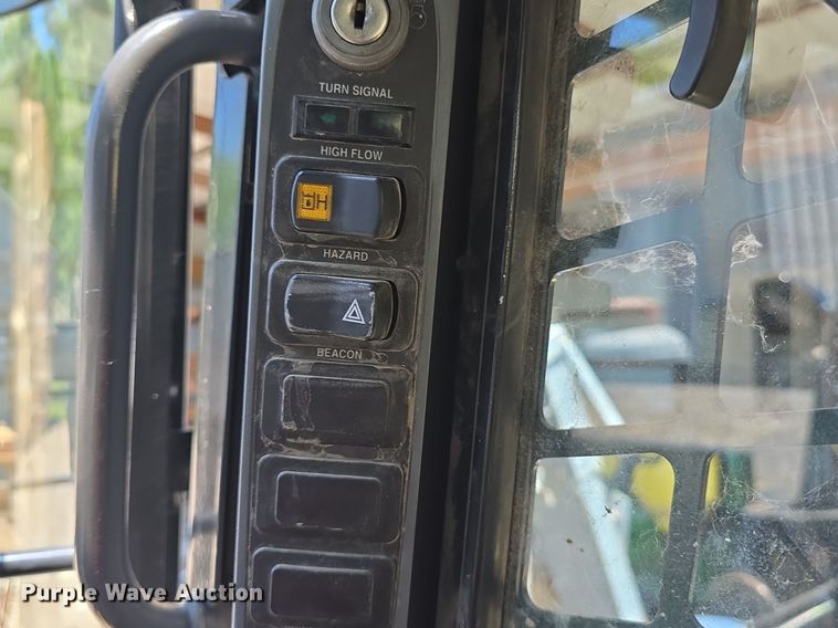 image for item DQ4400 2008 New Holland L190 skid steer loader
