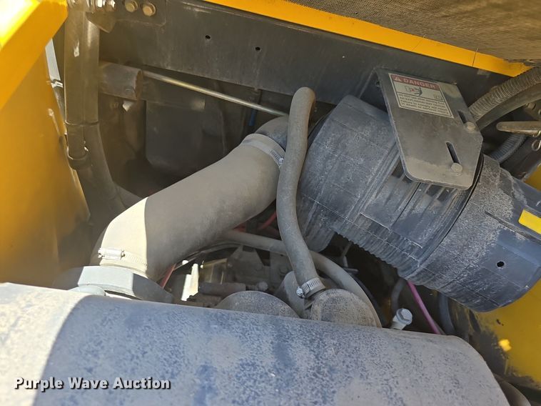 image for item DQ4400 2008 New Holland L190 skid steer loader