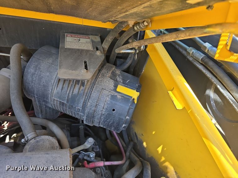 image for item DQ4400 2008 New Holland L190 skid steer loader