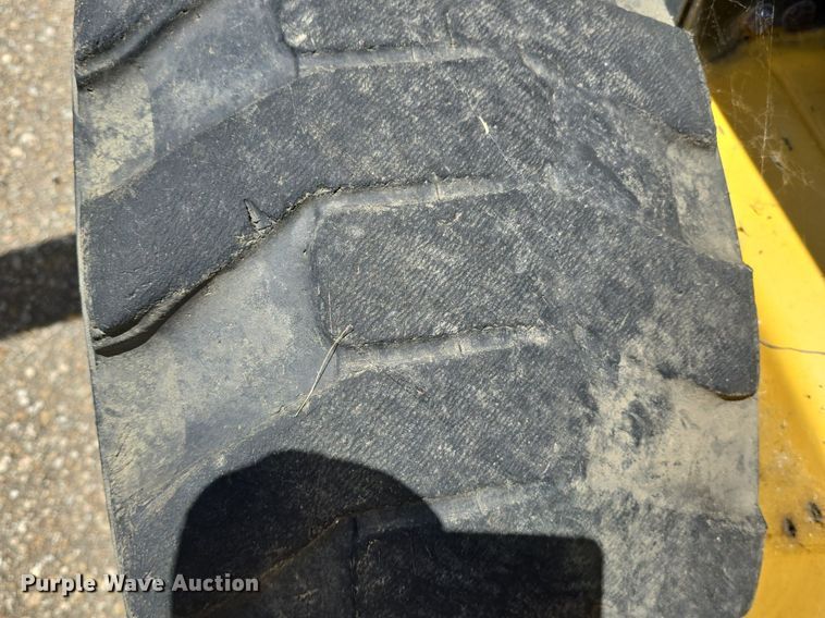 image for item DQ4400 2008 New Holland L190 skid steer loader