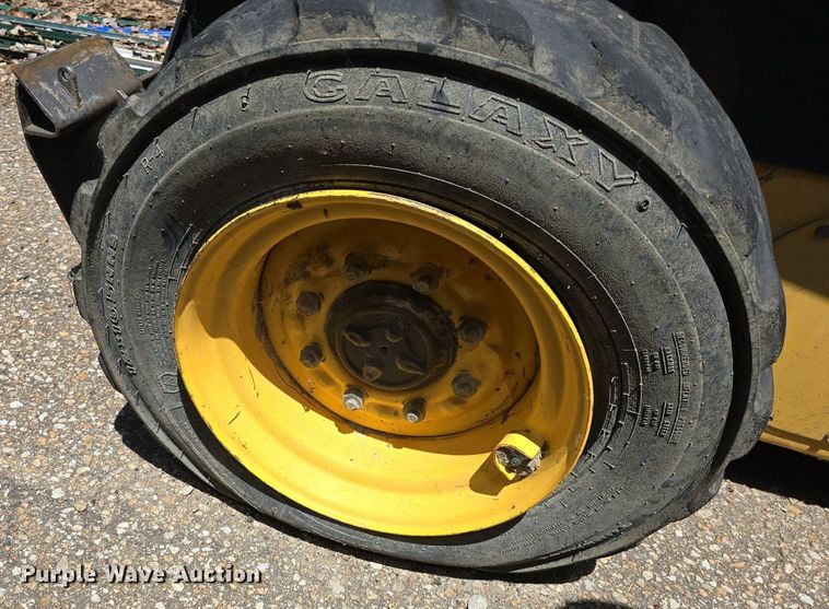 image for item DQ4400 2008 New Holland L190 skid steer loader