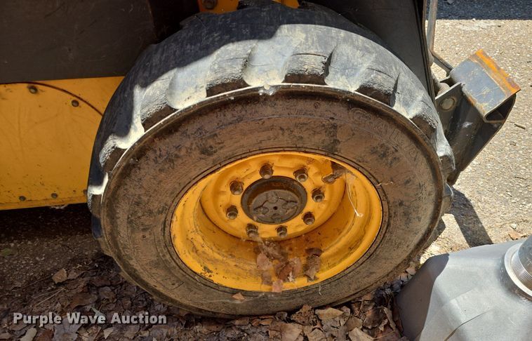 image for item DQ4400 2008 New Holland L190 skid steer loader