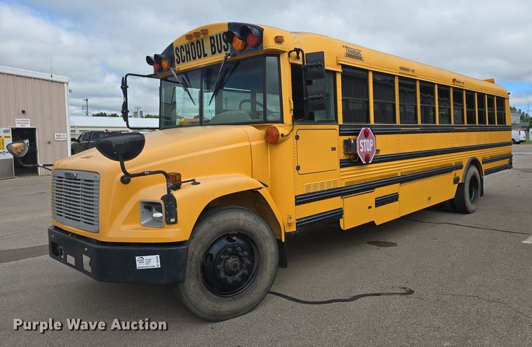 image for item DQ4402 2004 Freightliner  Thomas Built school bus