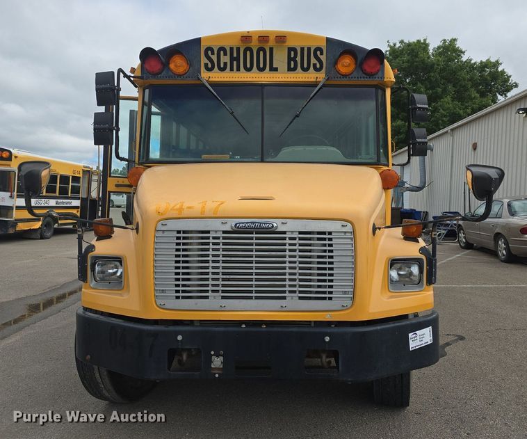 image for item DQ4402 2004 Freightliner  Thomas Built school bus