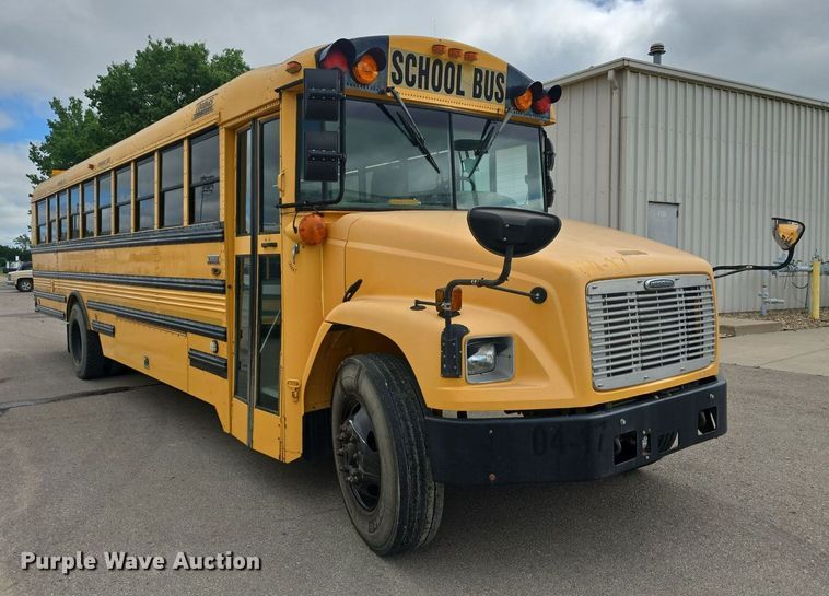 image for item DQ4402 2004 Freightliner  Thomas Built school bus