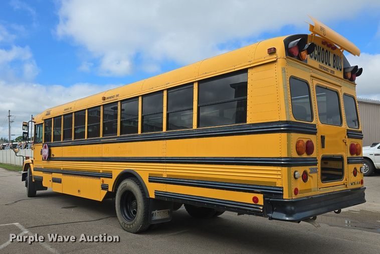 image for item DQ4402 2004 Freightliner  Thomas Built school bus