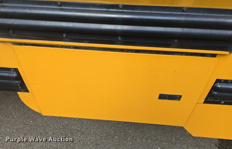 image for item DQ4402 2004 Freightliner  Thomas Built school bus