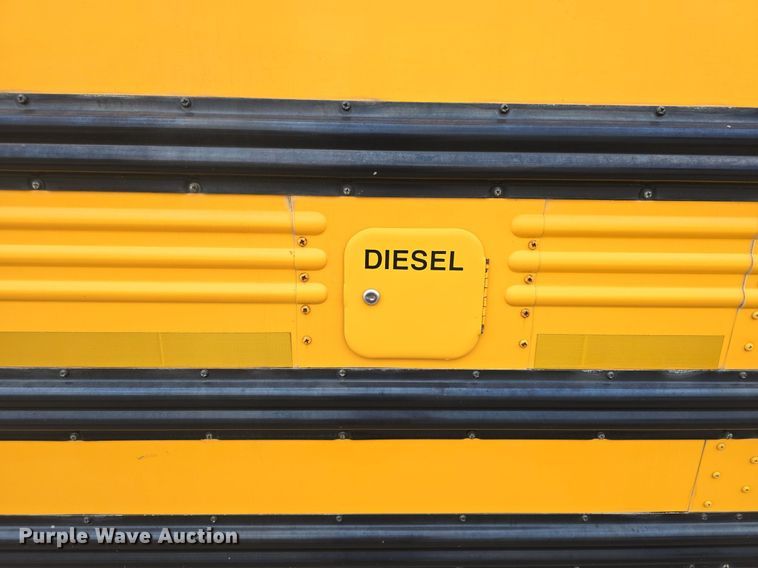 image for item DQ4402 2004 Freightliner  Thomas Built school bus