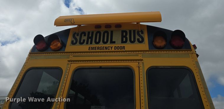 image for item DQ4402 2004 Freightliner  Thomas Built school bus