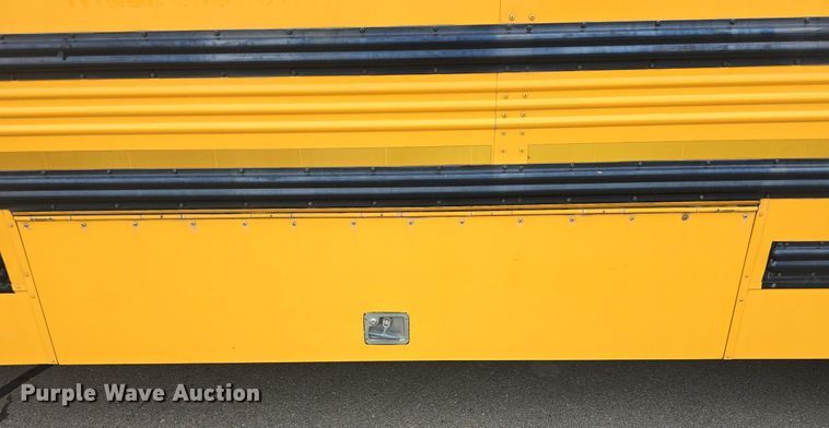 image for item DQ4402 2004 Freightliner  Thomas Built school bus