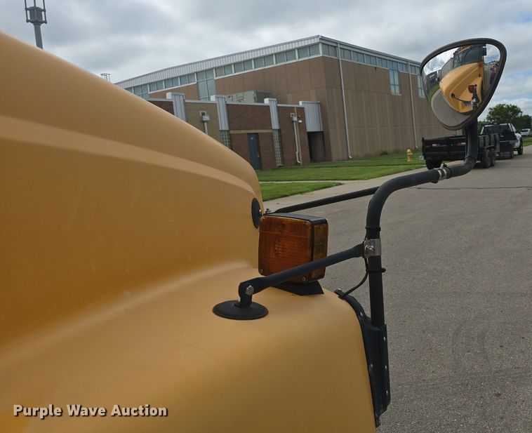 image for item DQ4402 2004 Freightliner  Thomas Built school bus