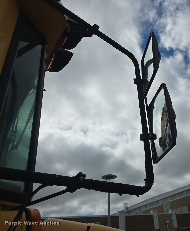 image for item DQ4402 2004 Freightliner  Thomas Built school bus