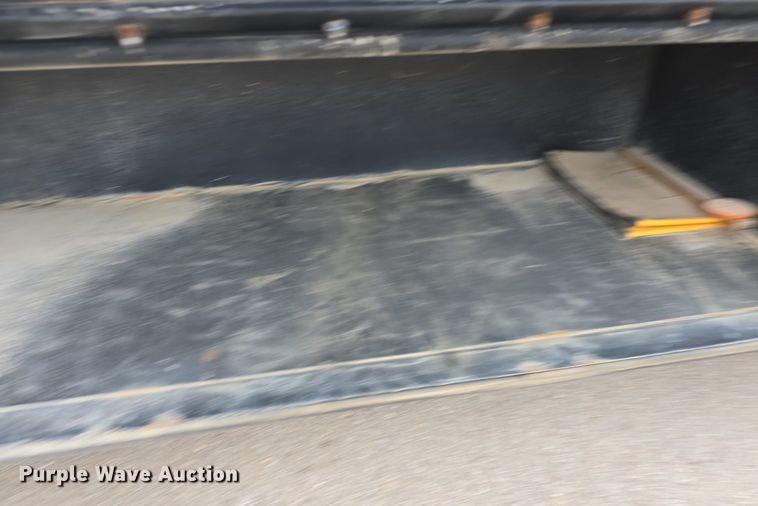 image for item DQ4402 2004 Freightliner  Thomas Built school bus