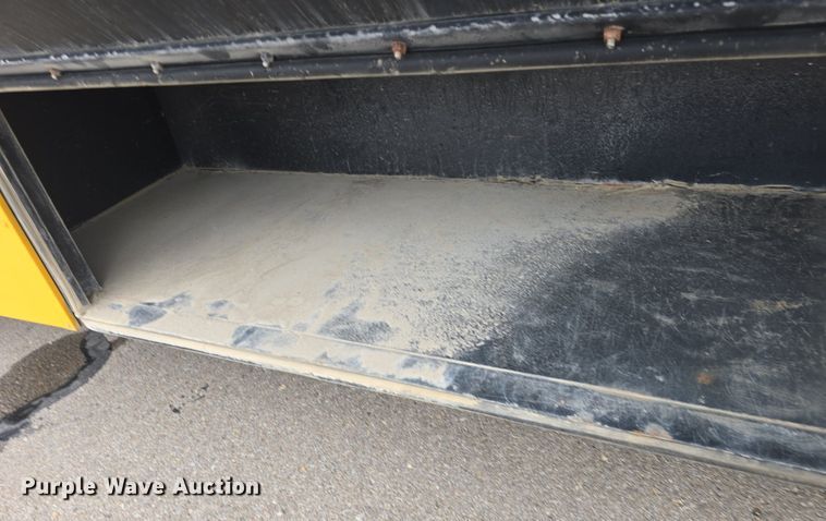 image for item DQ4402 2004 Freightliner  Thomas Built school bus