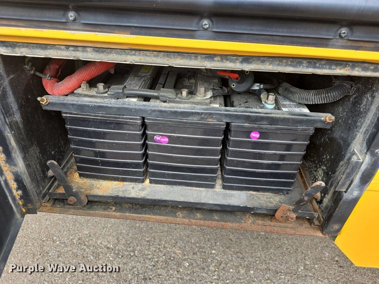 image for item DQ4402 2004 Freightliner  Thomas Built school bus