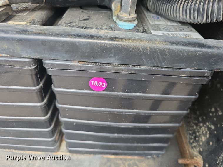 image for item DQ4402 2004 Freightliner  Thomas Built school bus