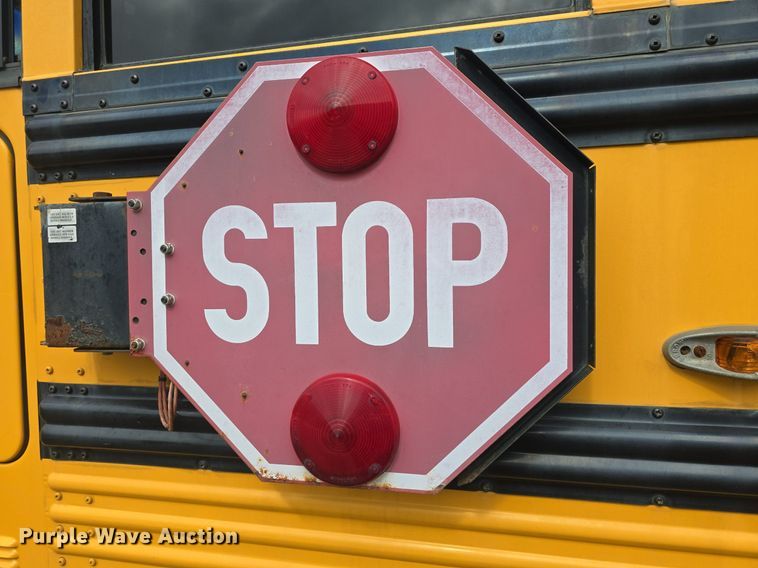 image for item DQ4402 2004 Freightliner  Thomas Built school bus