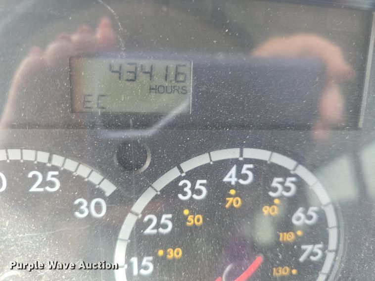 image for item DQ4402 2004 Freightliner  Thomas Built school bus