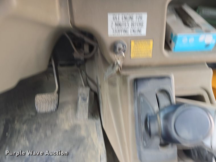 image for item DQ4402 2004 Freightliner  Thomas Built school bus