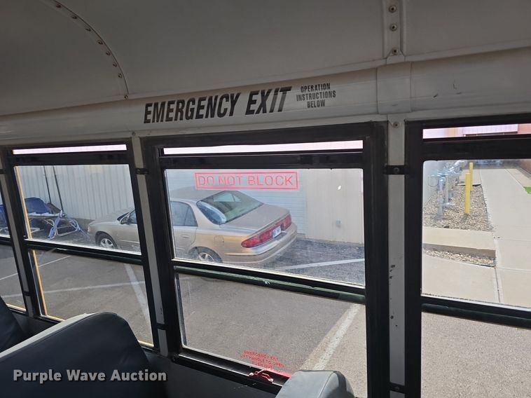 image for item DQ4402 2004 Freightliner  Thomas Built school bus