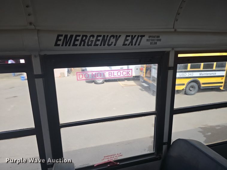 image for item DQ4402 2004 Freightliner  Thomas Built school bus