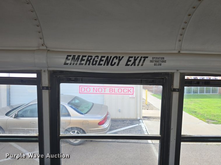 image for item DQ4402 2004 Freightliner  Thomas Built school bus