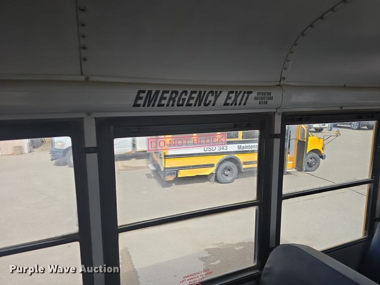 image for item DQ4402 2004 Freightliner  Thomas Built school bus