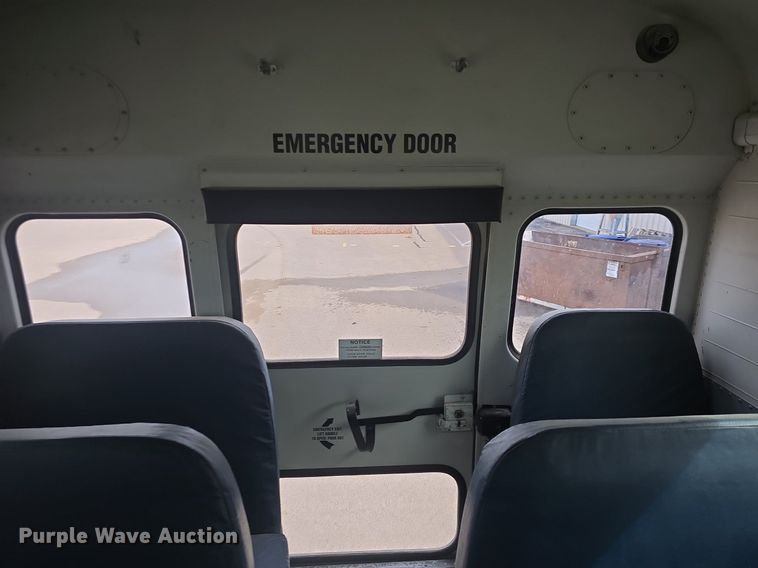 image for item DQ4402 2004 Freightliner  Thomas Built school bus