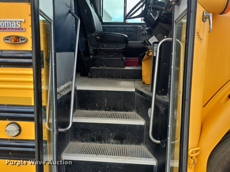 image for item DQ4402 2004 Freightliner  Thomas Built school bus