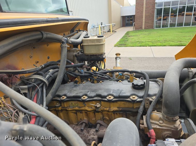 image for item DQ4402 2004 Freightliner  Thomas Built school bus