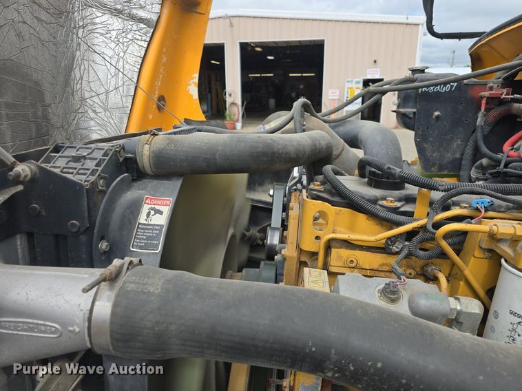 image for item DQ4402 2004 Freightliner  Thomas Built school bus