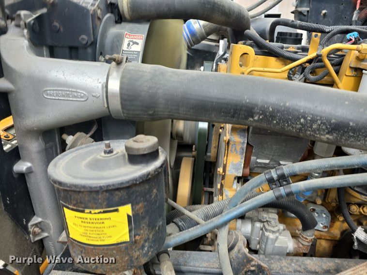 image for item DQ4402 2004 Freightliner  Thomas Built school bus