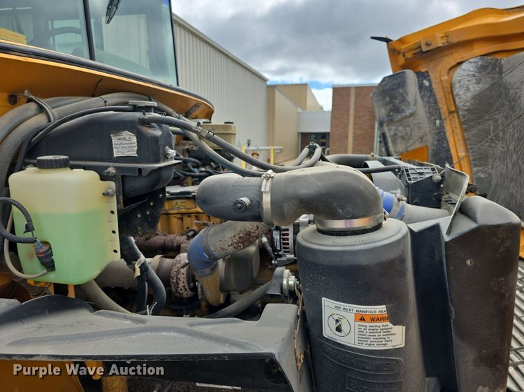 image for item DQ4402 2004 Freightliner  Thomas Built school bus