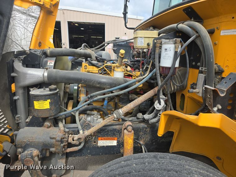 image for item DQ4402 2004 Freightliner  Thomas Built school bus