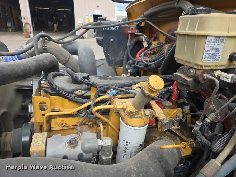 image for item DQ4402 2004 Freightliner  Thomas Built school bus